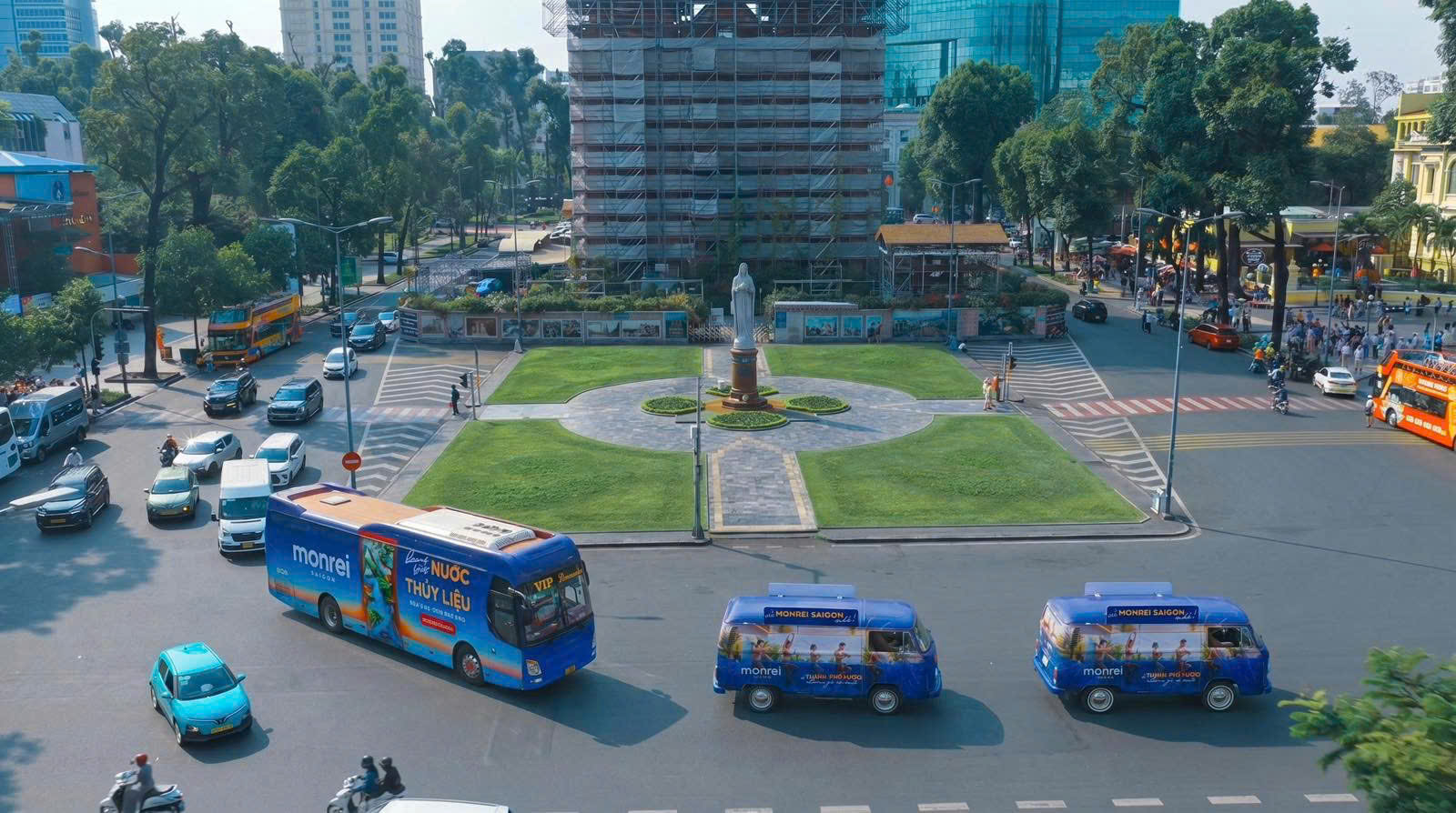 Bustour Monrei Saigon Mitsubishi